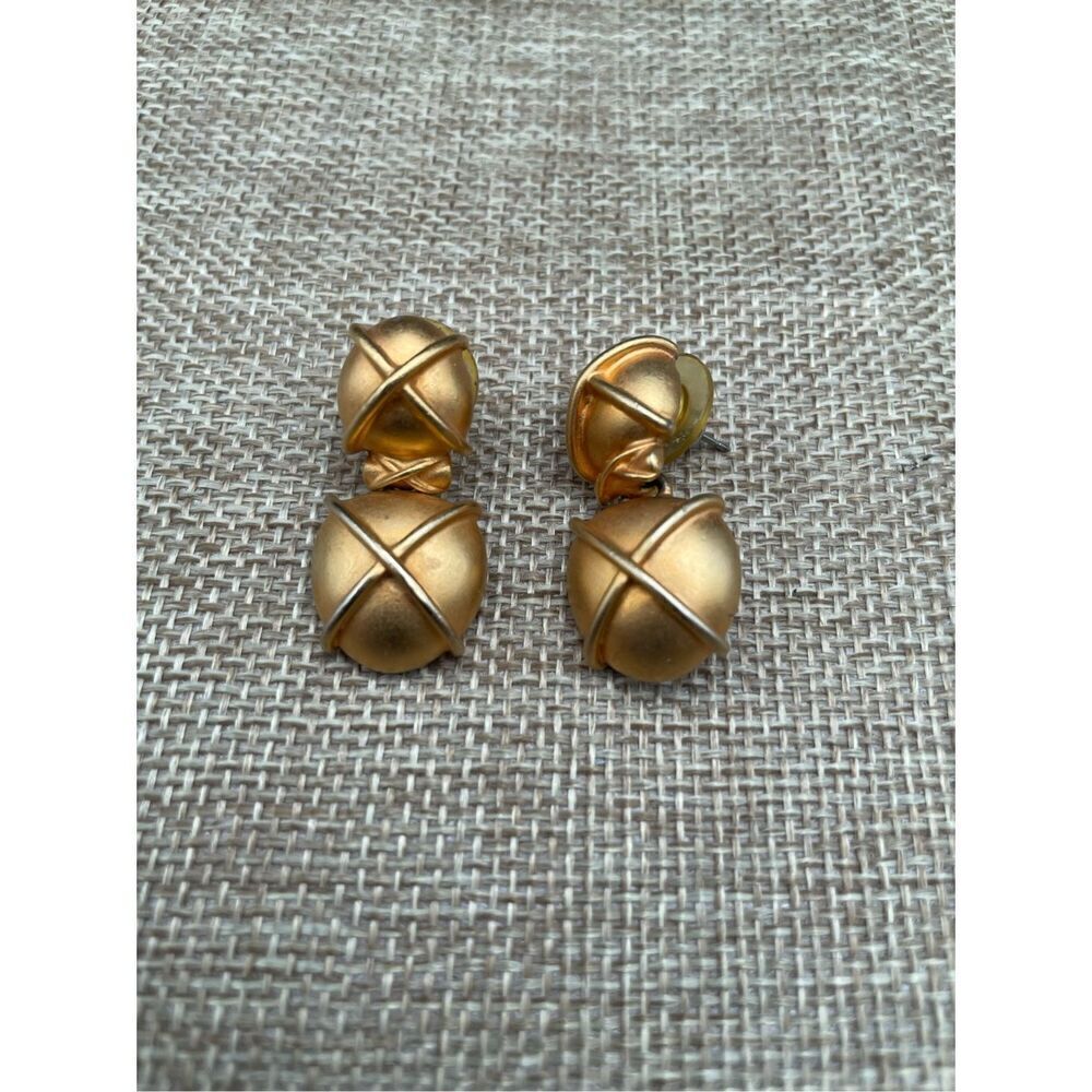 Vintage Signed Carolee Matte goldtone 1.25” Retro Pierced Dangle Earrings Hinged